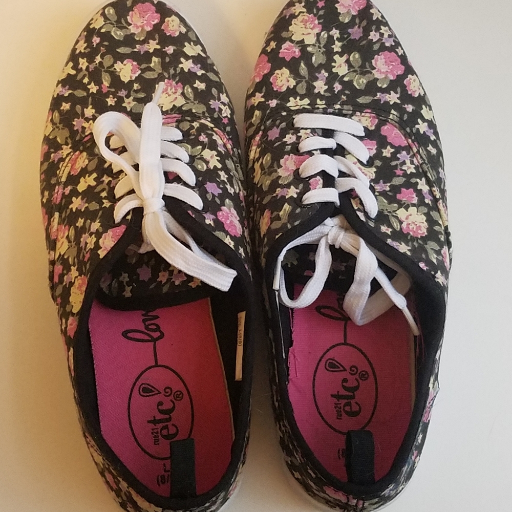 etc! Rue 21 Womens Sneakers